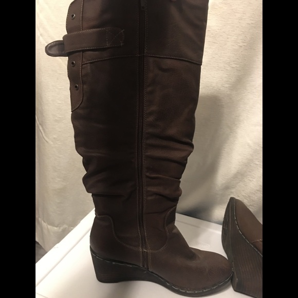 Avenue Brown Boots - Picture 10 of 11